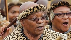 Jacob Zuma uprost�ed b�hem ob�adu.